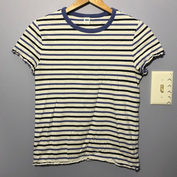 Old Navy Tops - 🦋Old Navy striped tee🦋